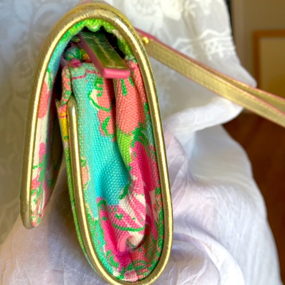 Lilly Pulitzer wristlet. - Picture 4 of 6